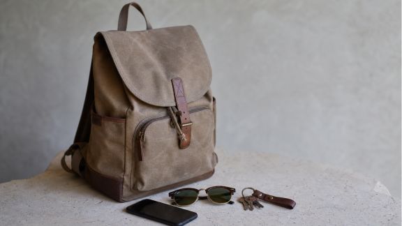 Assurer ses effets personnels : astuces et précautions en voyage