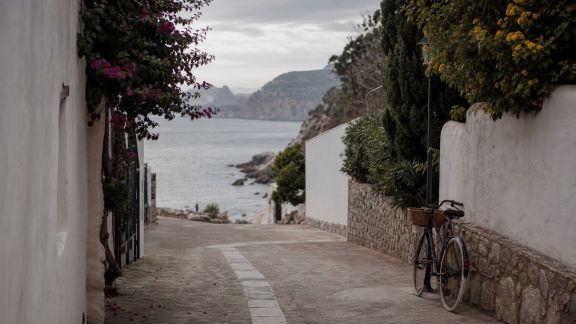 Voyager hors saison : avantages et choix de destinations originales