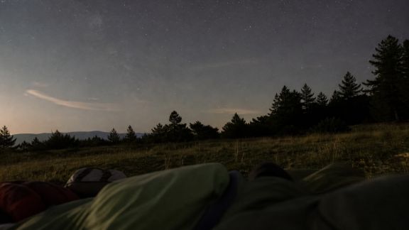Dormir sous les étoiles : conseils pour une nuit en pleine nature