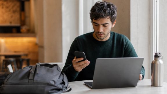 Optimiser sa connexion internet en mobilité : solutions pratiques en voyage