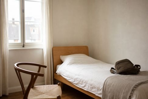 Hébergements adaptés aux voyageurs solos : recommandations et astuces