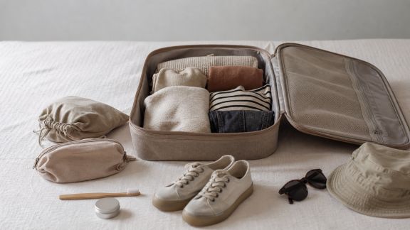 Voyager léger : techniques de rangement et sélection d’affaires