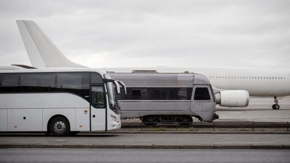Comparatif bus, train, avion : quel transport est adapté à votre trajet